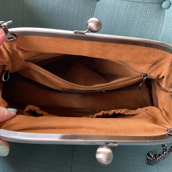 Gorgeous floral Mia kiss-lock clutch crossbody bag - Picture 8 of 8